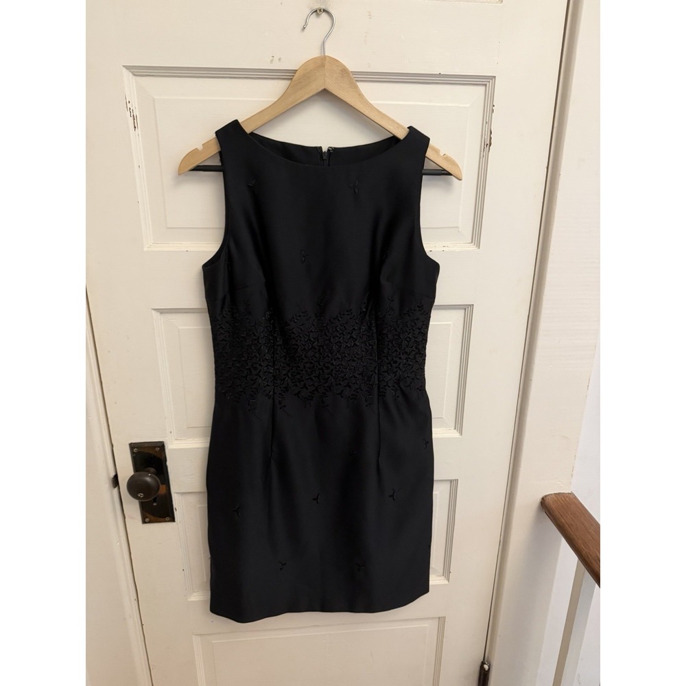 Kay Unger Evening Black Satin Floral Embroidered Sheath Dress Cocktail Size 8
